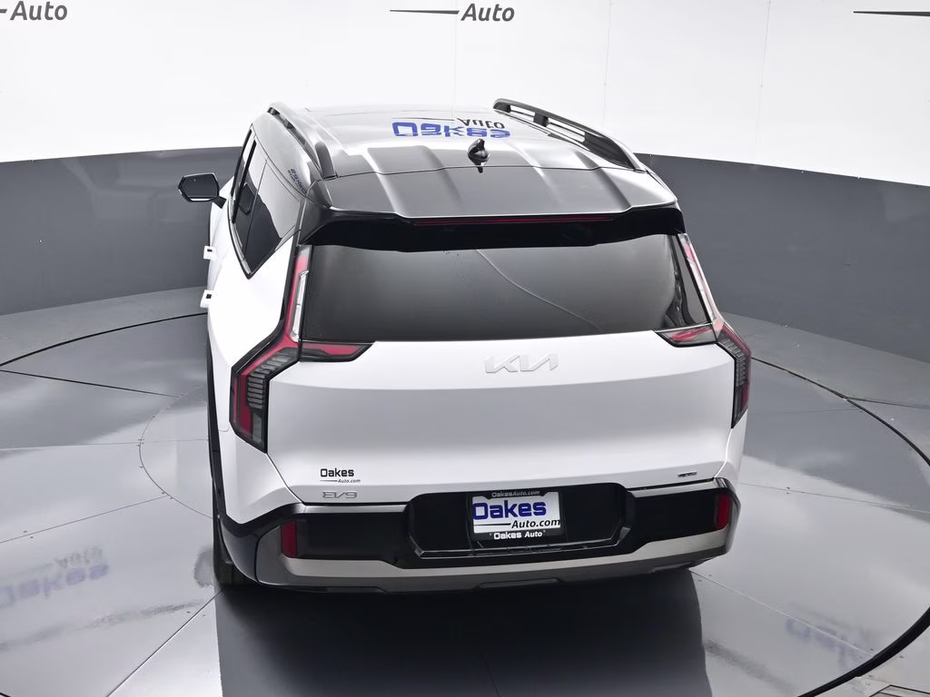 2026 Glacial White Pearl/Ebony Black Roof Kia EV9 GT-Line AWD SUV