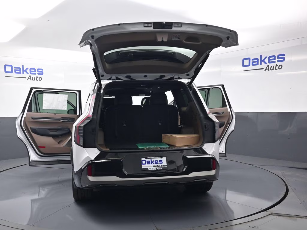 2026 Glacial White Pearl/Ebony Black Roof Kia EV9 GT-Line AWD SUV