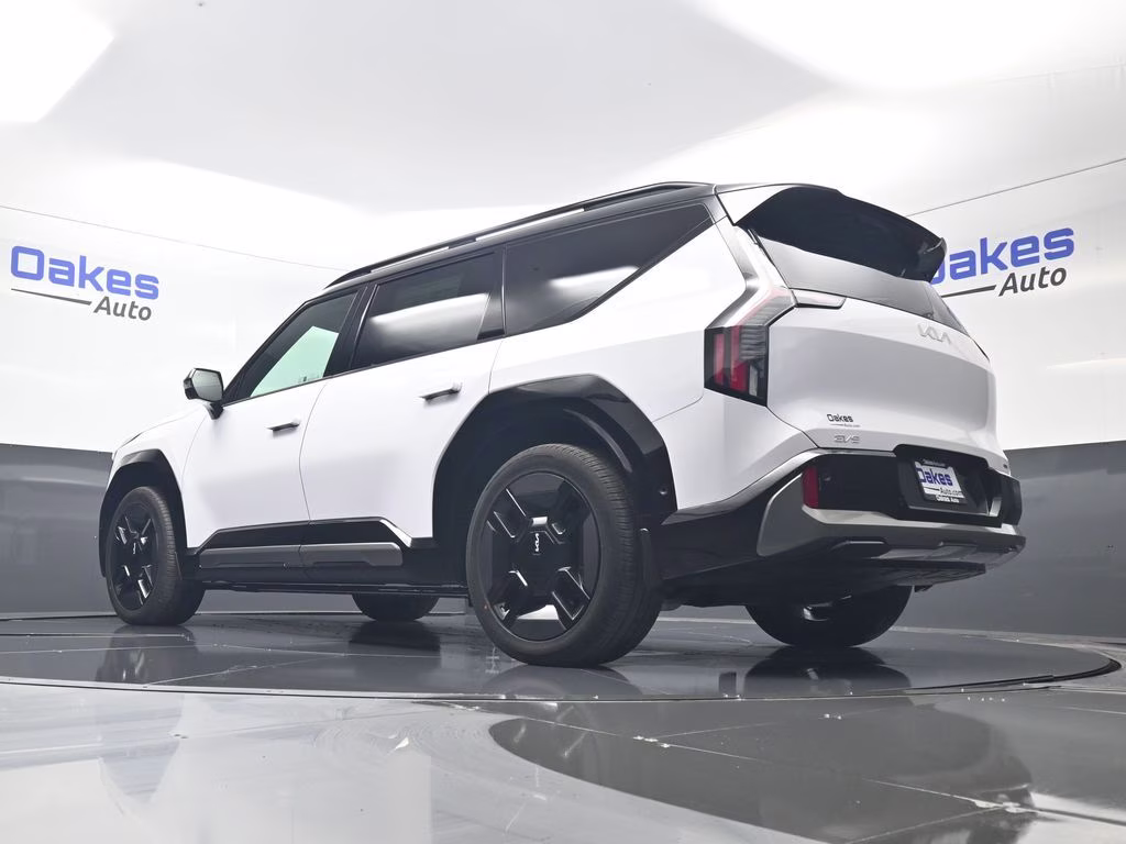 2026 Glacial White Pearl/Ebony Black Roof Kia EV9 GT-Line AWD SUV