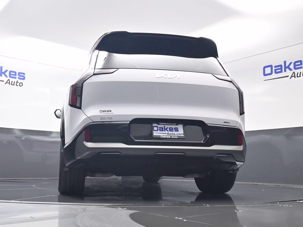 2026 Glacial White Pearl/Ebony Black Roof Kia EV9 GT-Line AWD SUV