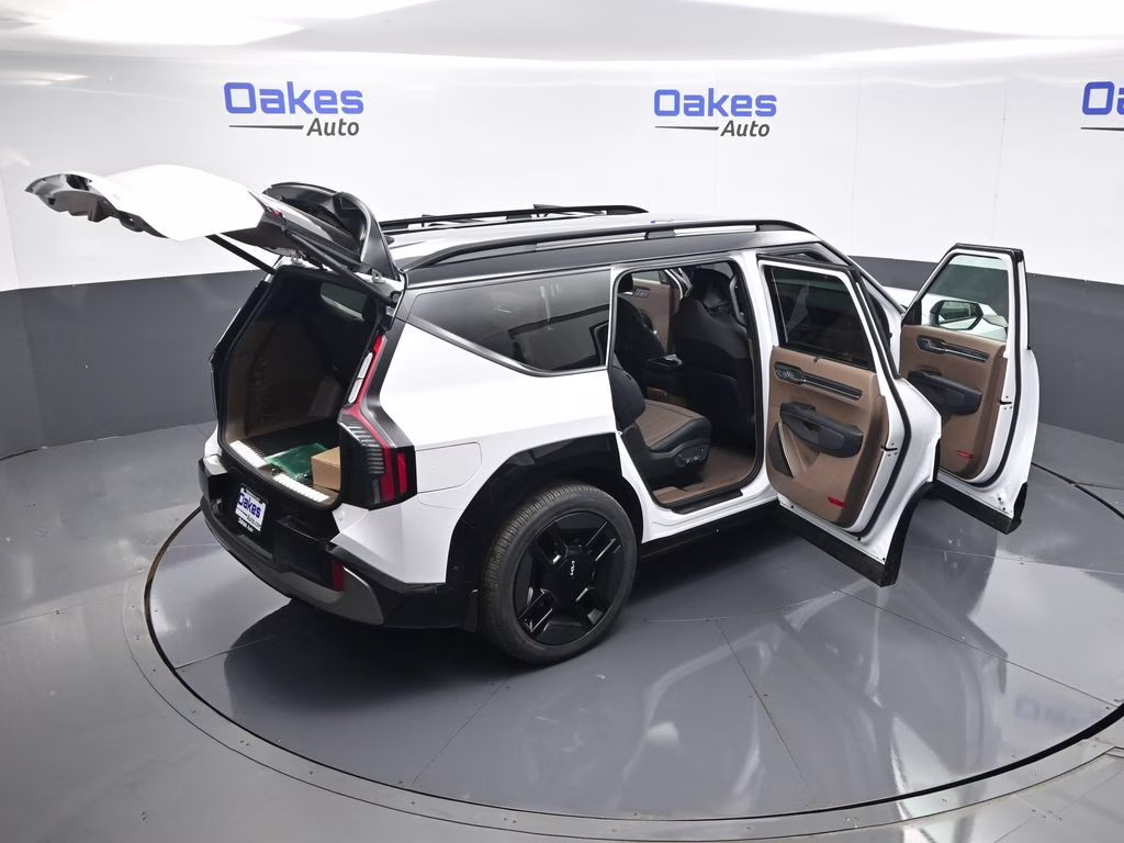 2026 Glacial White Pearl/Ebony Black Roof Kia EV9 GT-Line AWD SUV