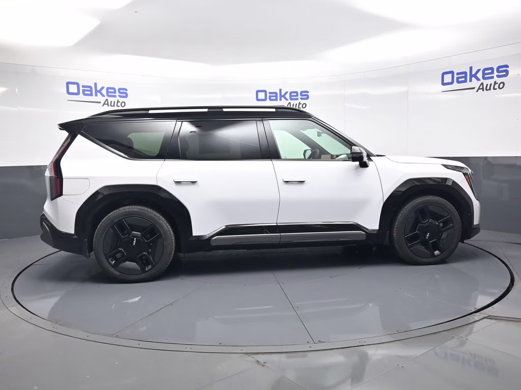 2026 Glacial White Pearl/Ebony Black Roof Kia EV9 GT-Line AWD SUV