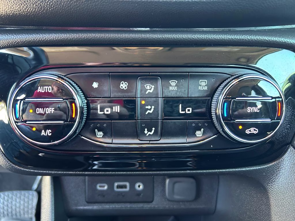 2021 White Frost Tricoat Buick Encore GX Select FWD SUV