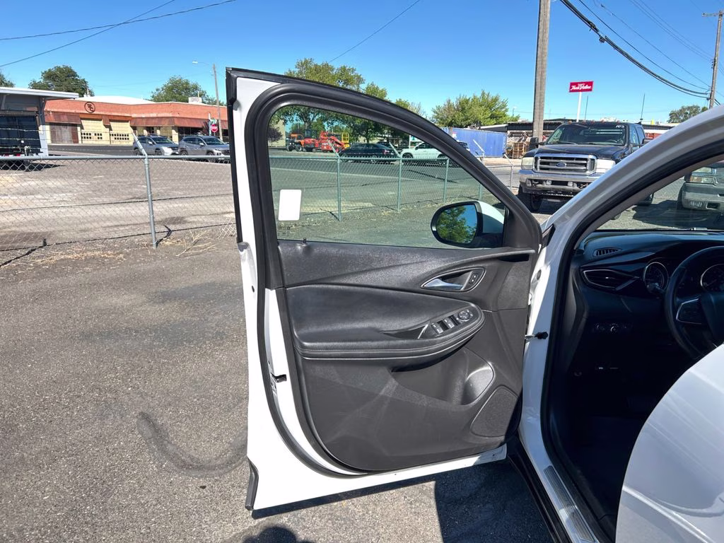 2021 White Frost Tricoat Buick Encore GX Select FWD SUV
