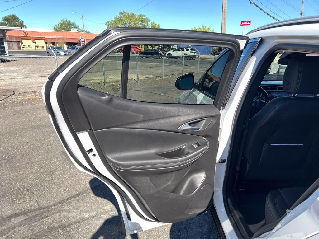 2021 White Frost Tricoat Buick Encore GX Select FWD SUV