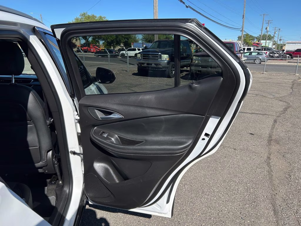 2021 White Frost Tricoat Buick Encore GX Select FWD SUV