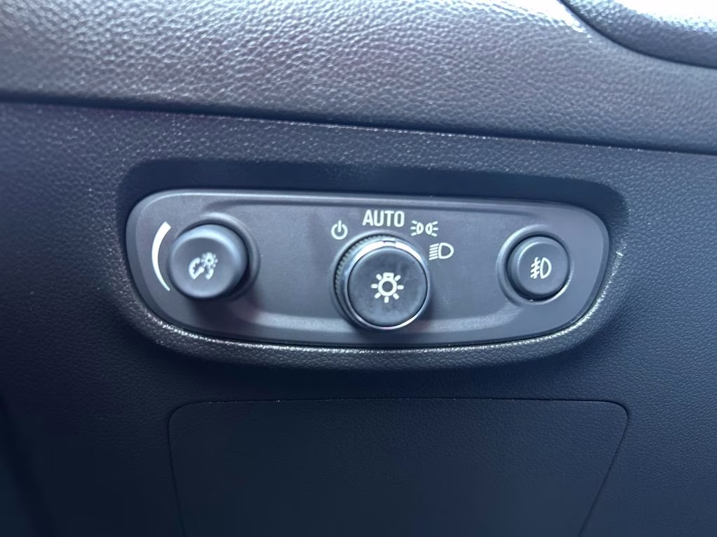 2021 White Frost Tricoat Buick Encore GX Select FWD SUV