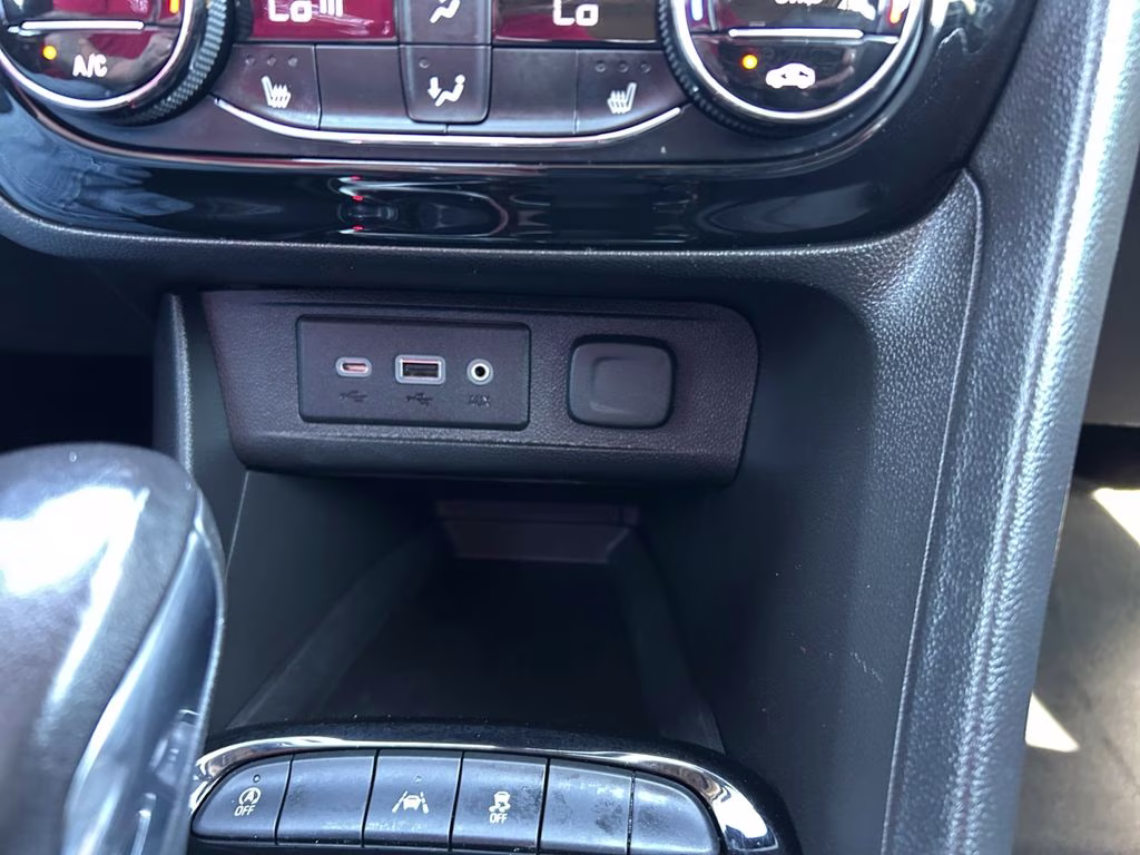 2021 White Frost Tricoat Buick Encore GX Select FWD SUV