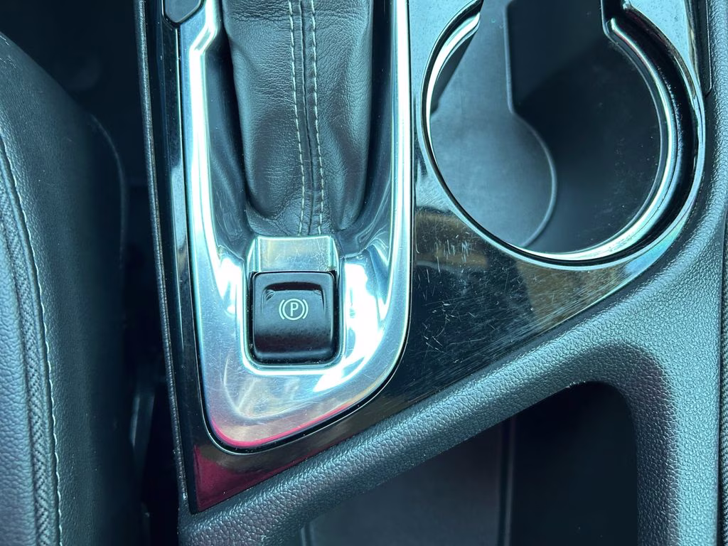 2021 White Frost Tricoat Buick Encore GX Select FWD SUV