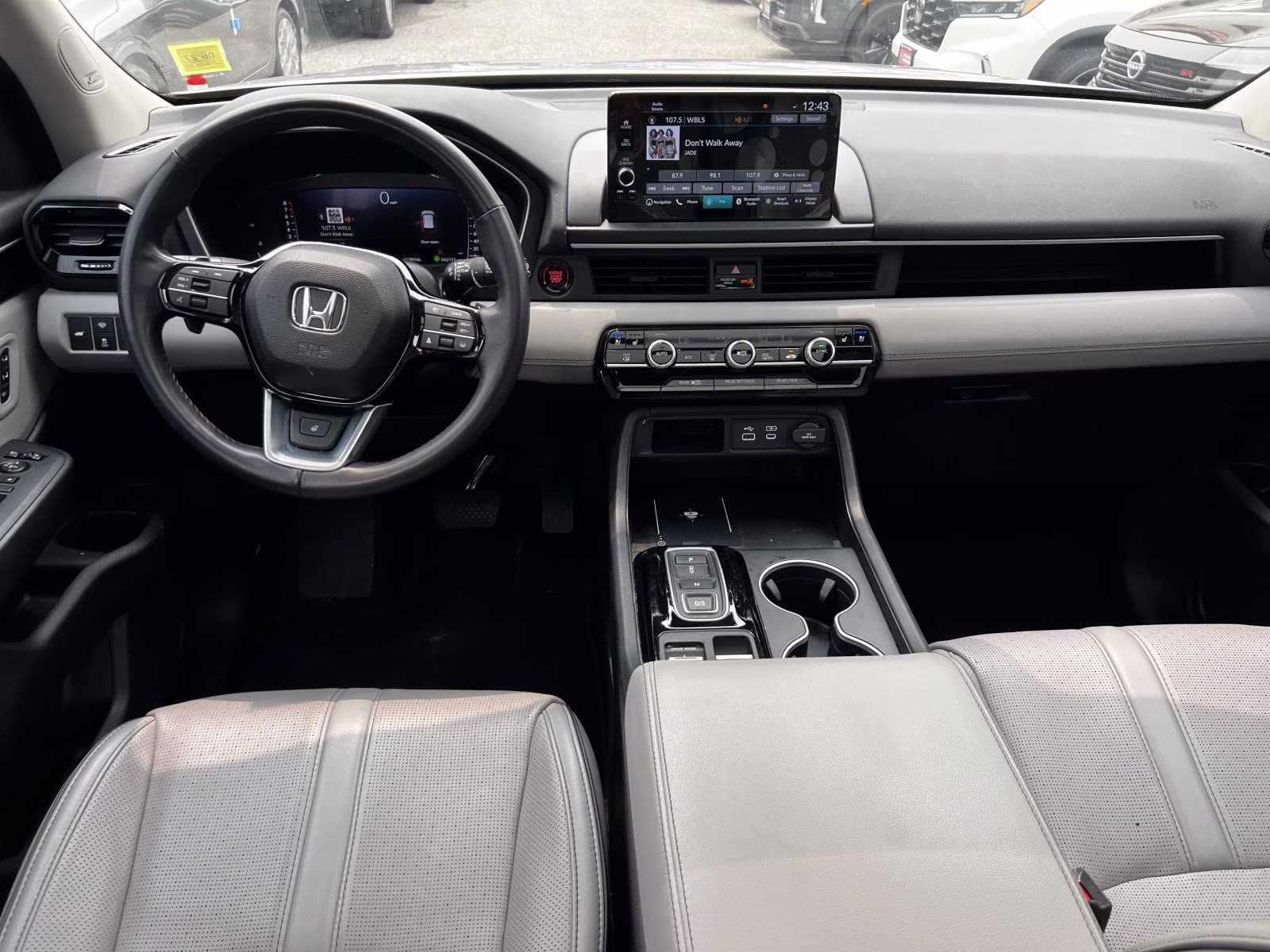 2023 Lunar Silver Metallic Honda Pilot Elite AWD AWD SUV
