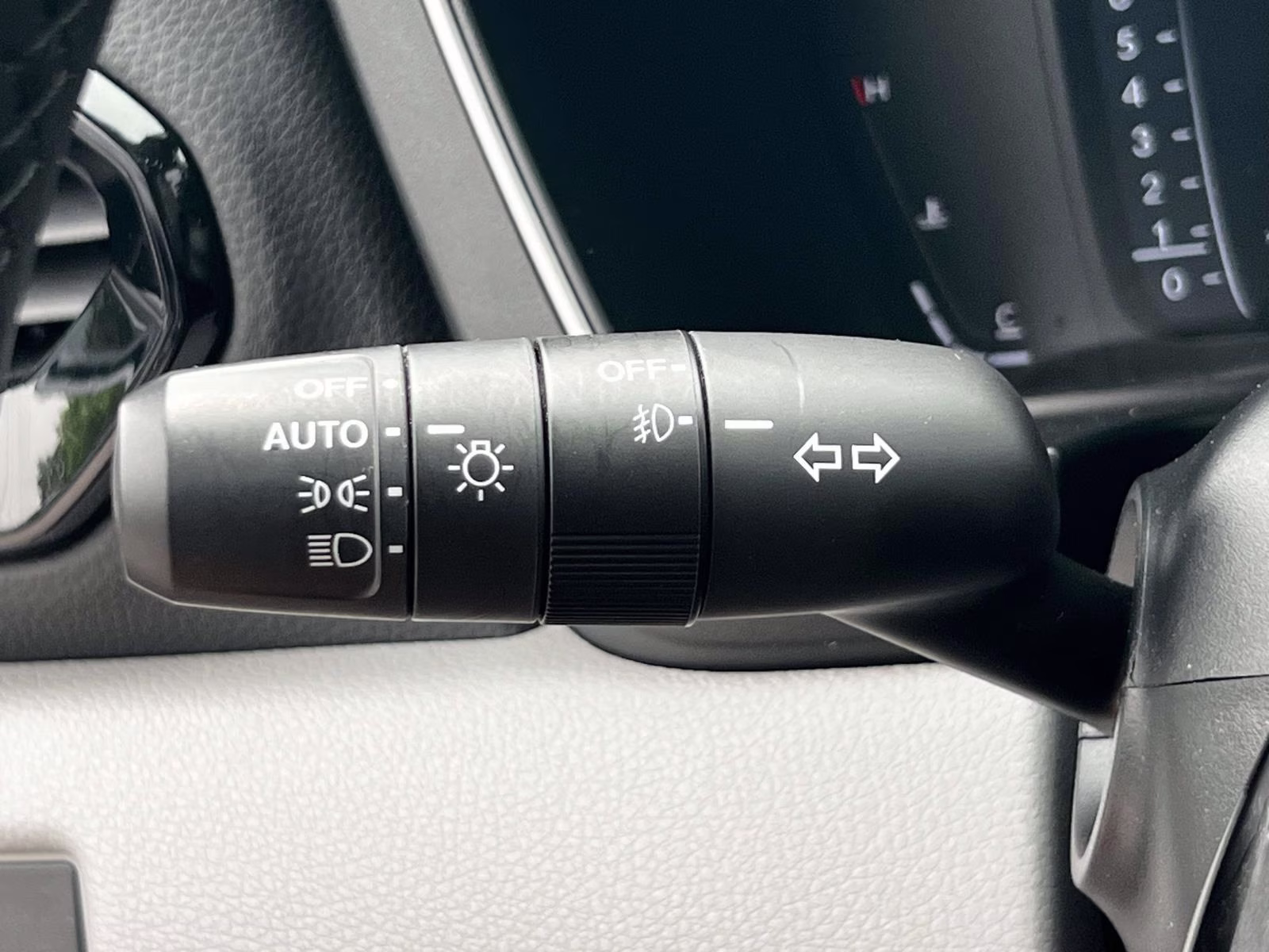 2023 Lunar Silver Metallic Honda Pilot Elite AWD AWD SUV