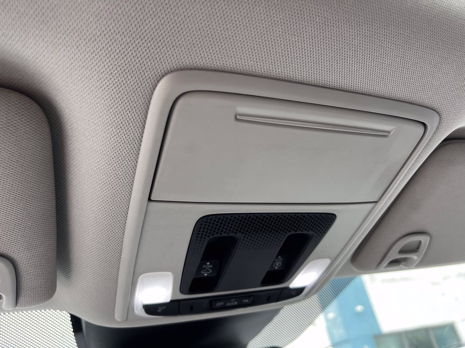 2023 Lunar Silver Metallic Honda Pilot Elite AWD AWD SUV