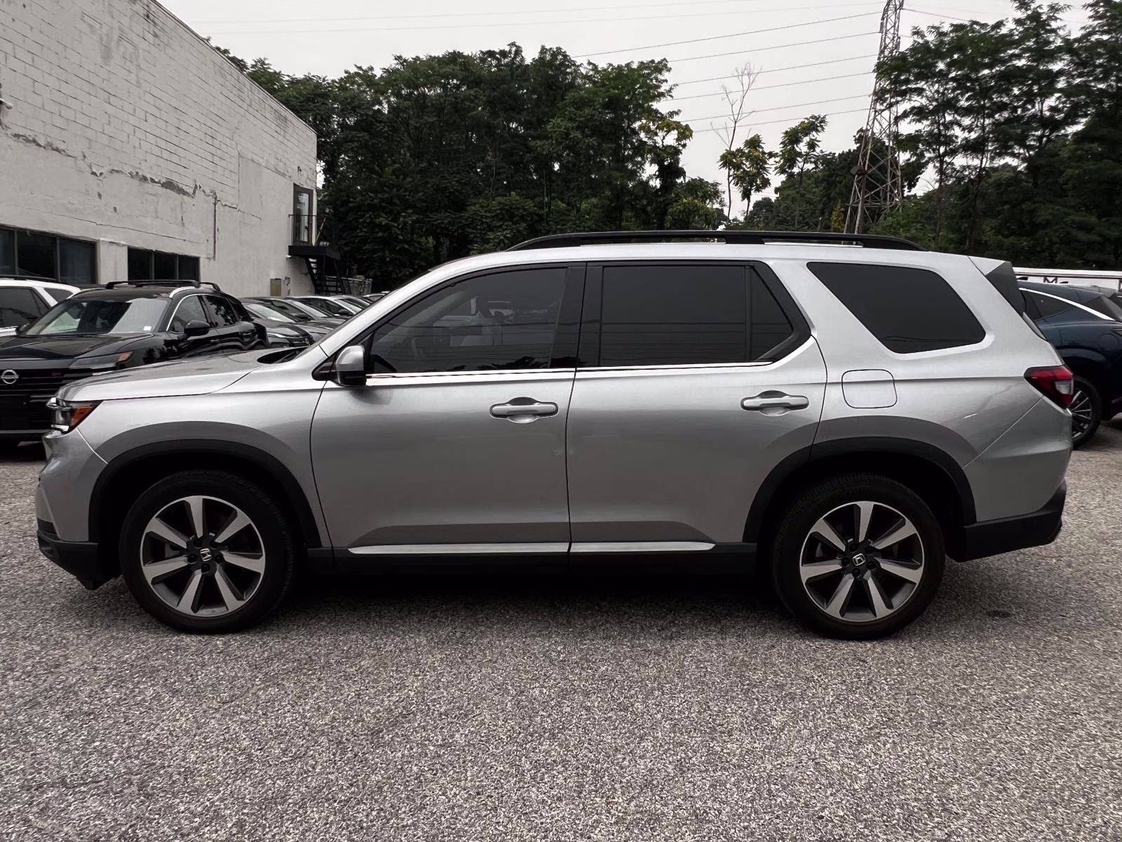2023 Lunar Silver Metallic Honda Pilot Elite AWD AWD SUV