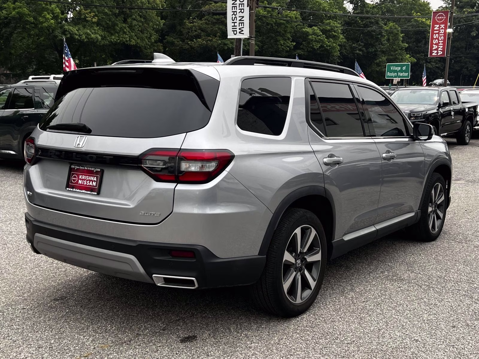 2023 Lunar Silver Metallic Honda Pilot Elite AWD AWD SUV