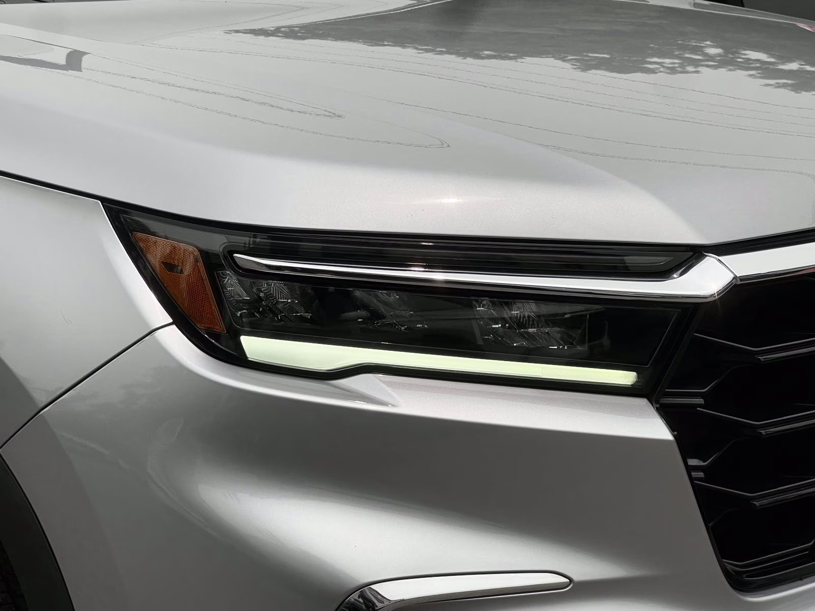 2023 Lunar Silver Metallic Honda Pilot Elite AWD AWD SUV