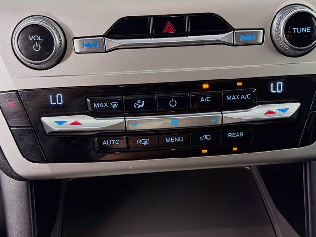 2021 Agate Black Metallic Ford Explorer XLT RWD SUV