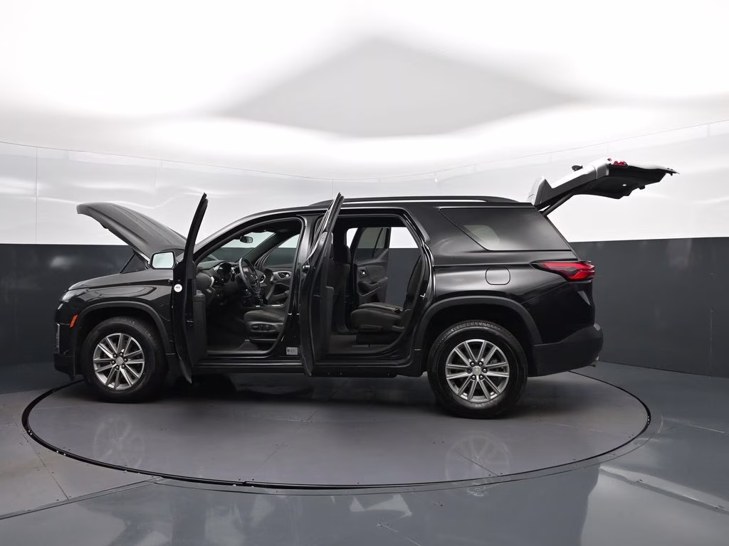 2024 Black Metallic Chevrolet Traverse Limited LT Cloth FWD SUV