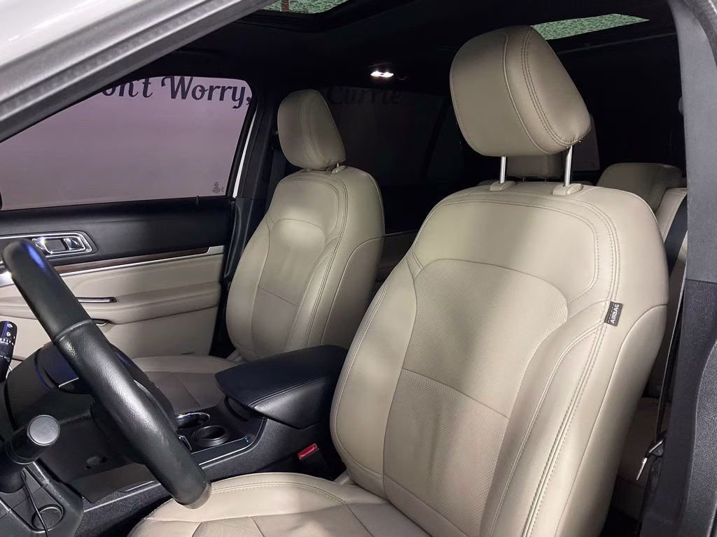 2018 White Platinum Clearcoat Metallic Ford Explorer Limited FWD SUV