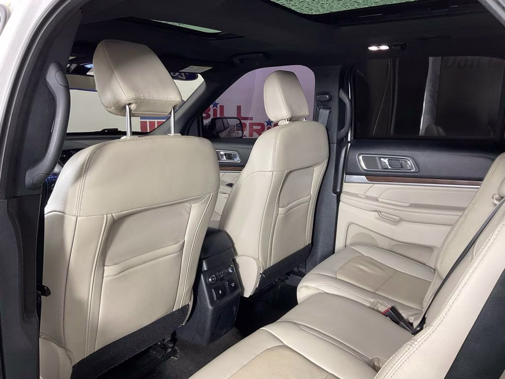 2018 White Platinum Clearcoat Metallic Ford Explorer Limited FWD SUV