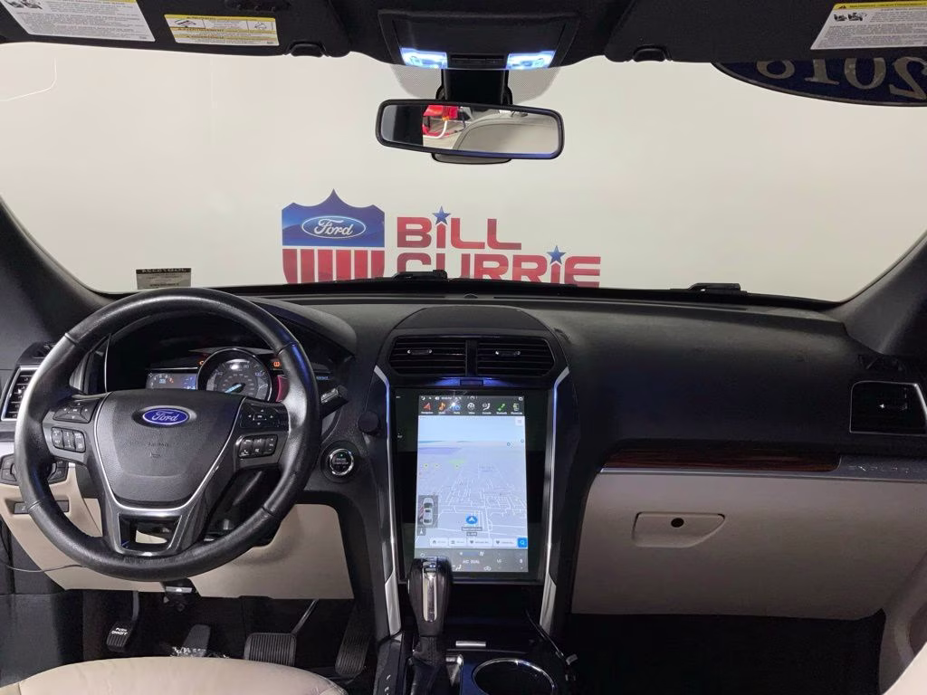 2018 White Platinum Clearcoat Metallic Ford Explorer Limited FWD SUV