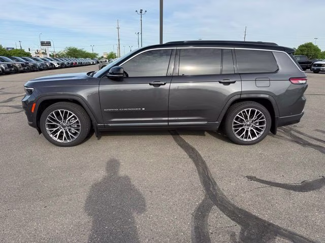 2024 Baltic Gray Metallic Clearcoat Jeep Grand Cherokee L Summit 4X4 SUV
