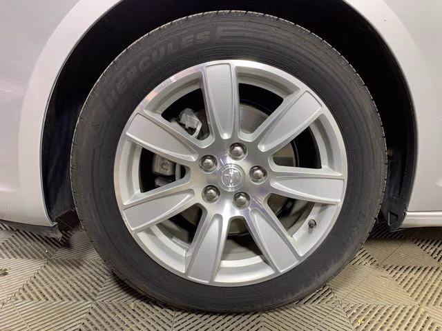 2011 Quicksilver Metallic Buick LaCrosse CXL FWD Sedan