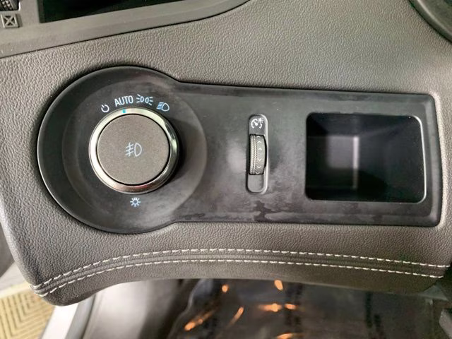 2011 Quicksilver Metallic Buick LaCrosse CXL FWD Sedan