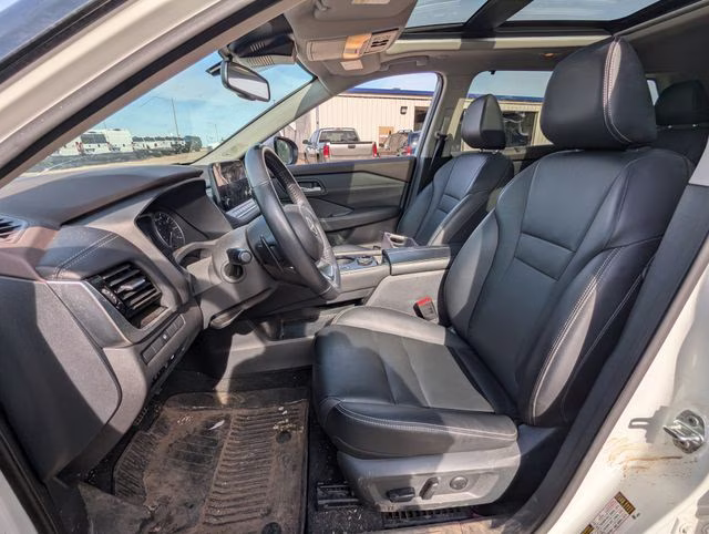 2023 Pearl White Tricoat Nissan Rogue SL AWD SUV