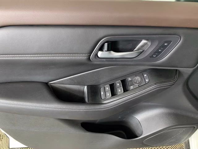 2023 Pearl White Tricoat Nissan Rogue SL AWD SUV