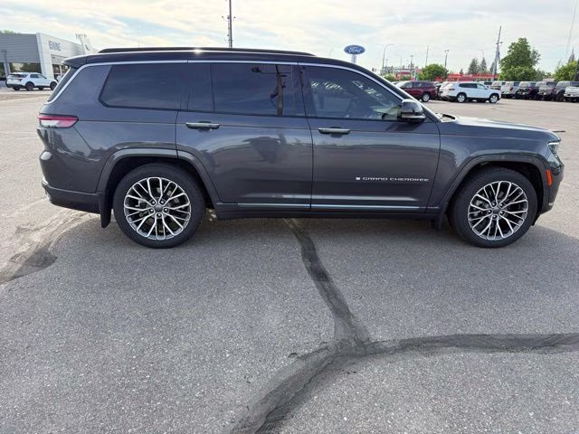2024 Baltic Gray Metallic Clearcoat Jeep Grand Cherokee L Summit 4X4 SUV