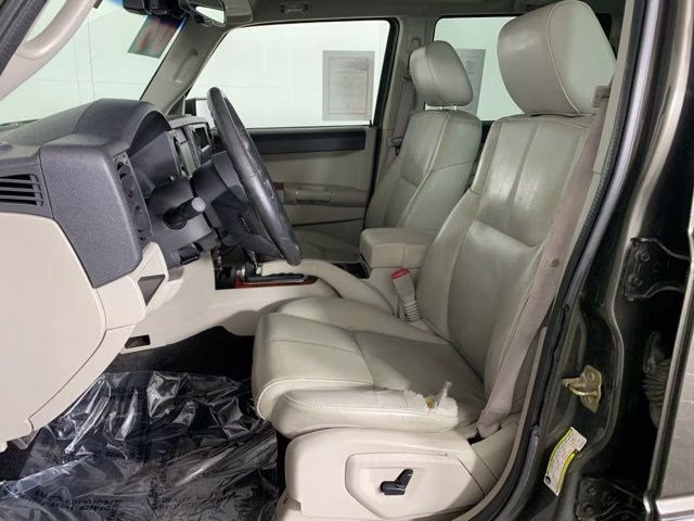 2006 Dark Khaki Pearlcoat Jeep Commander Limited RWD SUV