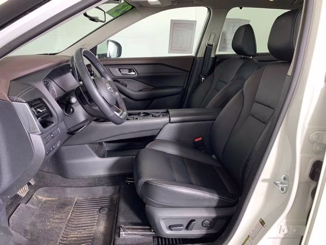 2023 Pearl White Tricoat Nissan Rogue SL AWD SUV