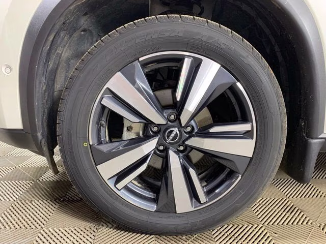 2023 Pearl White Tricoat Nissan Rogue SL AWD SUV