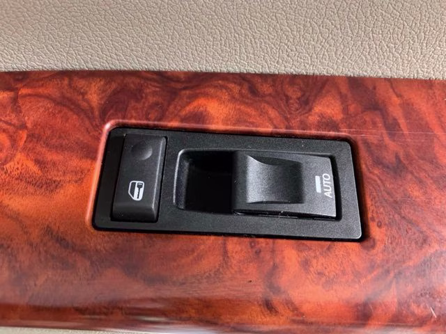2006 Dark Khaki Pearlcoat Jeep Commander Limited RWD SUV