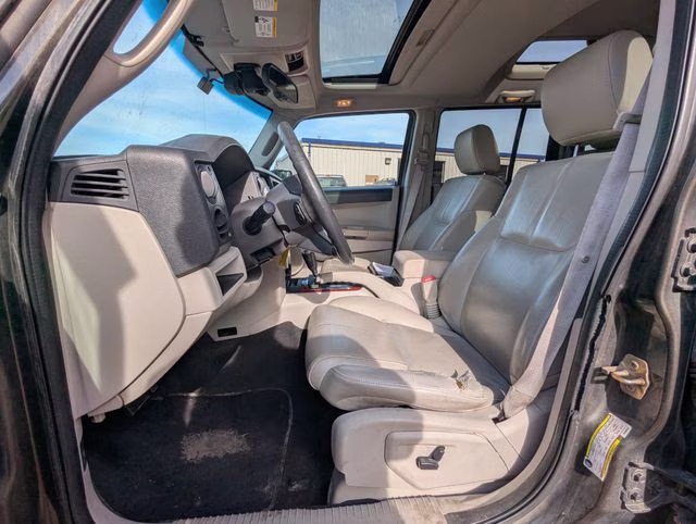 2006 Green Jeep Commander Limited RWD SUV
