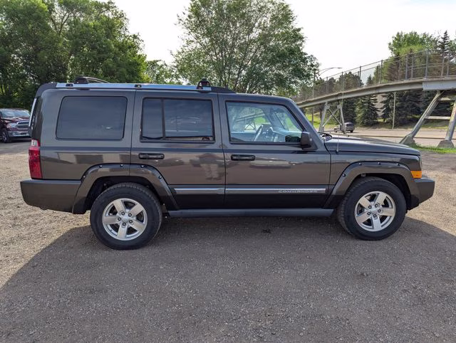 2006 Green Jeep Commander Limited RWD SUV