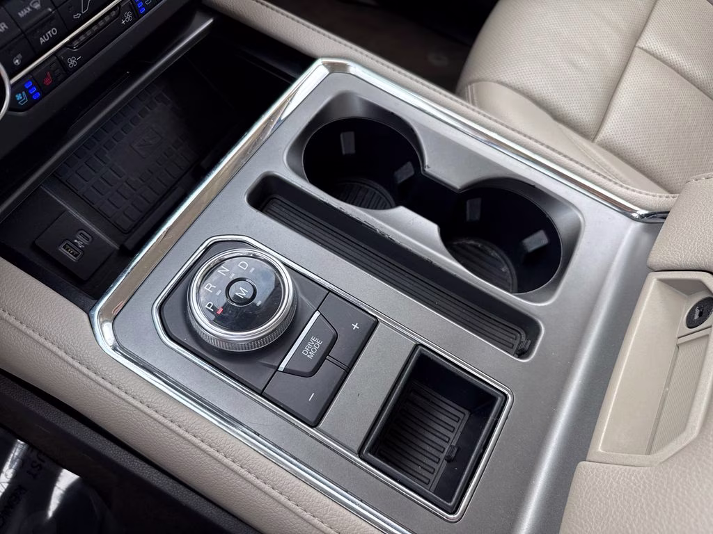 2020 Blue Metallic Ford Expedition XLT RWD SUV