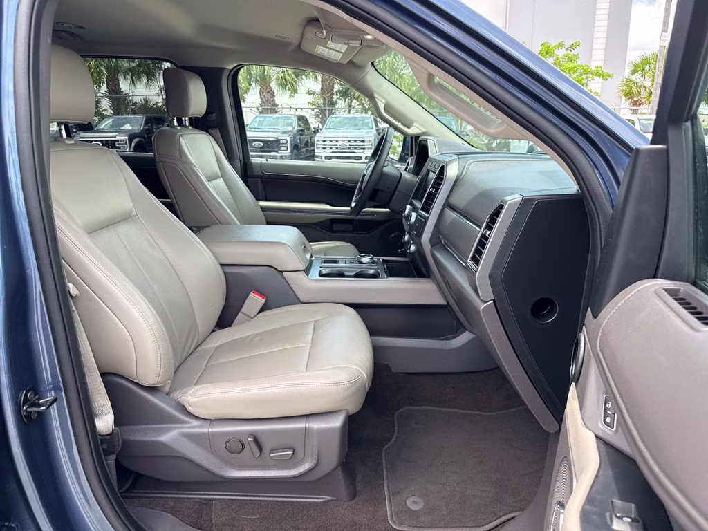 2020 Blue Metallic Ford Expedition XLT RWD SUV