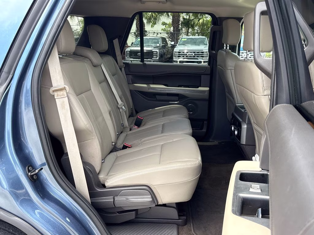 2020 Blue Metallic Ford Expedition XLT RWD SUV