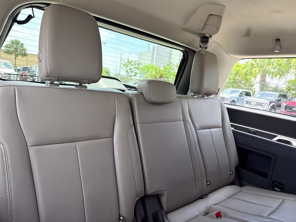 2020 Blue Metallic Ford Expedition XLT RWD SUV