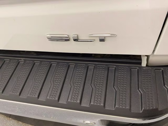 2022 Summit White GMC Sierra 1500 Limited SLT 4X4 Truck