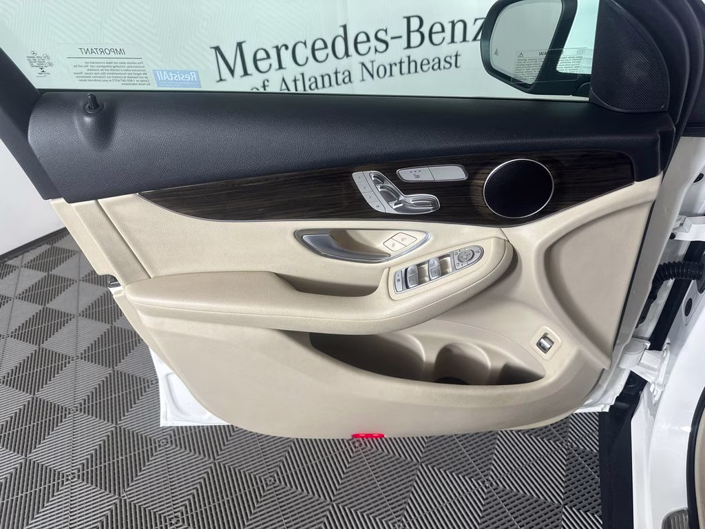 2022 Polar White Mercedes-Benz GLC GLC 300 RWD SUV