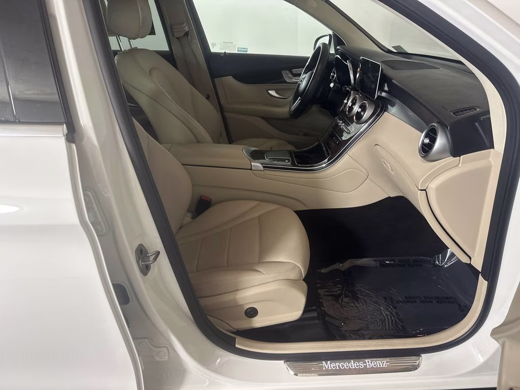 2022 Polar White Mercedes-Benz GLC GLC 300 RWD SUV