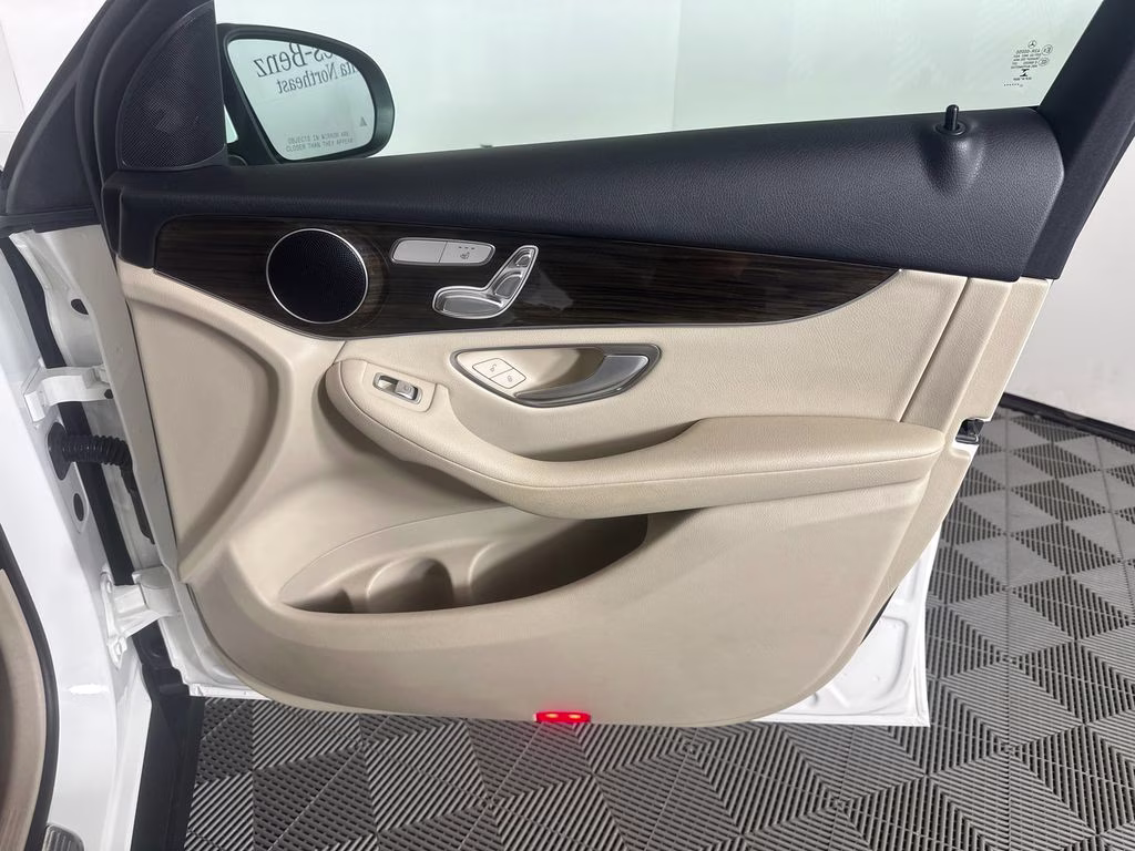 2022 Polar White Mercedes-Benz GLC GLC 300 RWD SUV