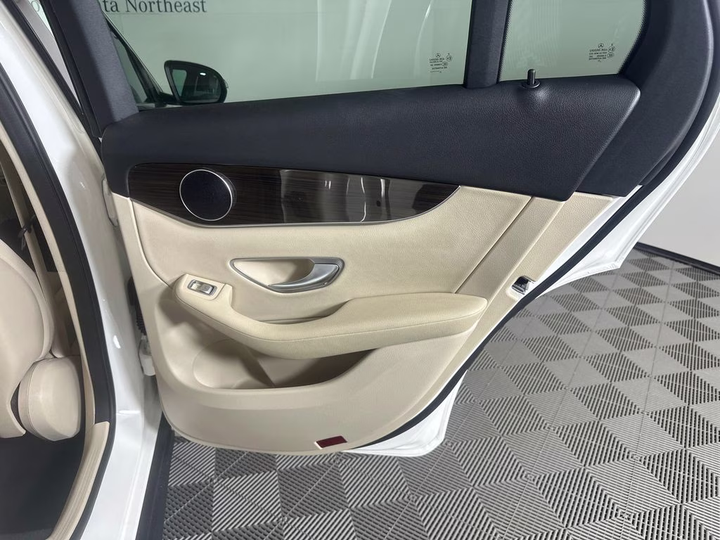 2022 Polar White Mercedes-Benz GLC GLC 300 RWD SUV