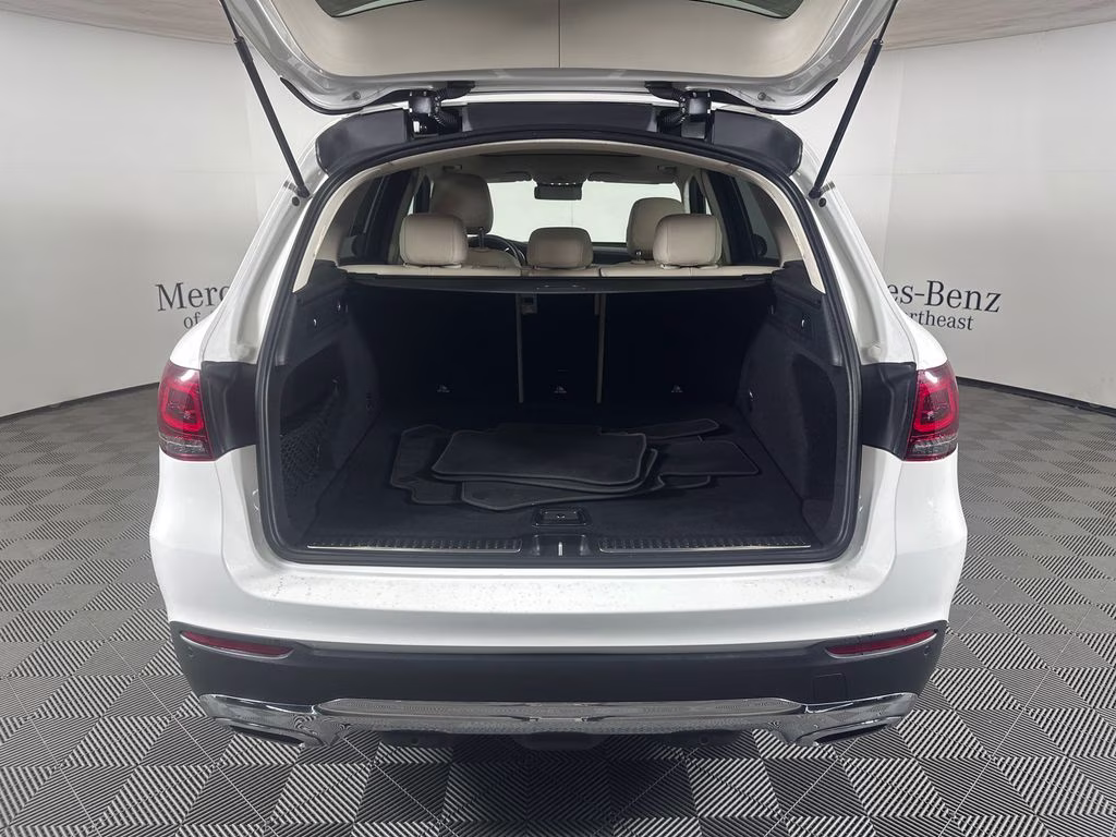 2022 Polar White Mercedes-Benz GLC GLC 300 RWD SUV