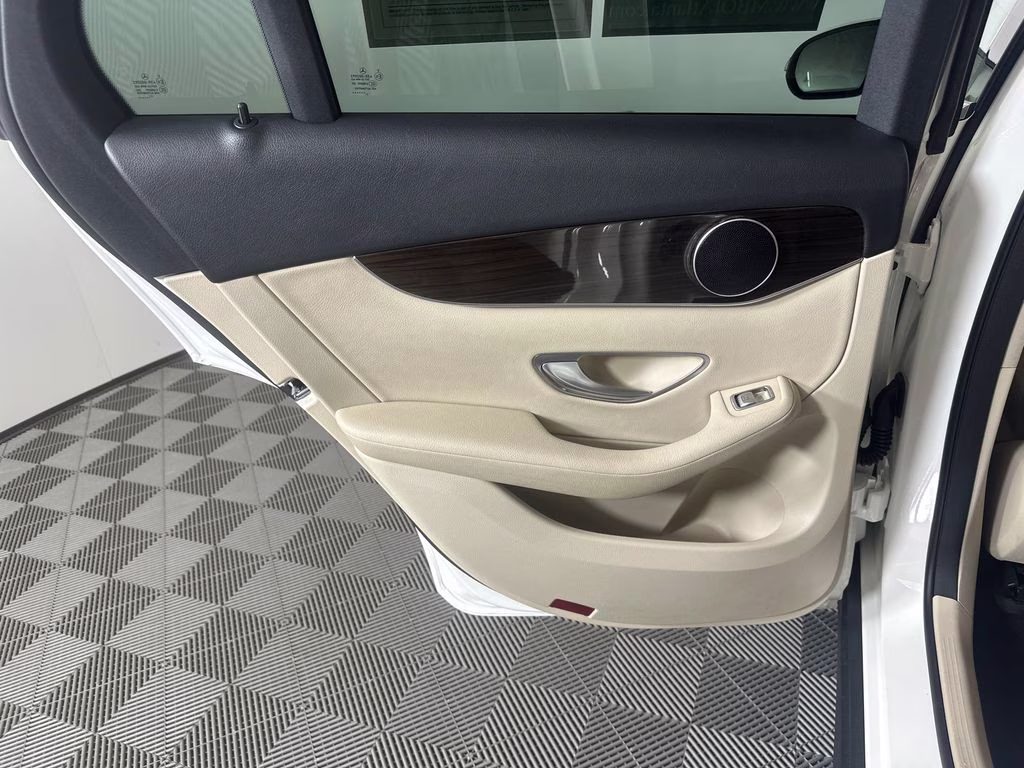 2022 Polar White Mercedes-Benz GLC GLC 300 RWD SUV