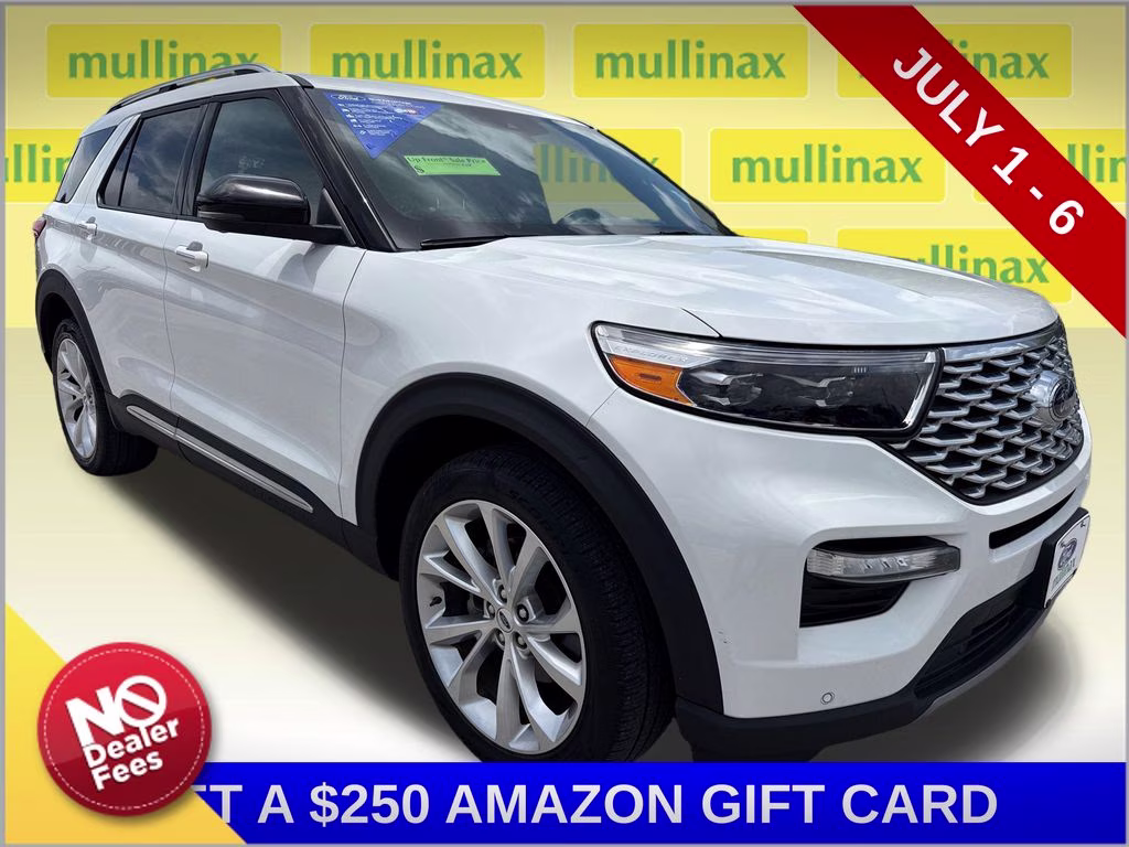 2022 Star White Metallic Tri-Coat Ford Explorer Platinum 4X4 SUV