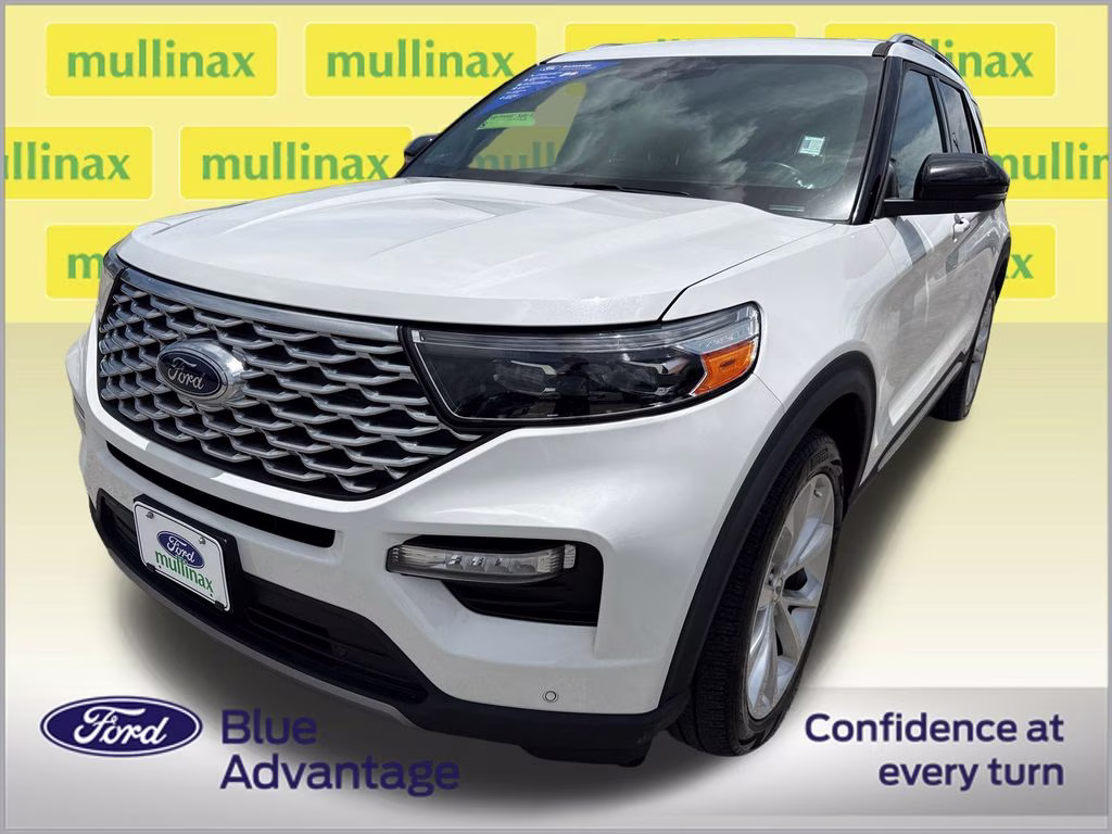 2022 Star White Metallic Tri-Coat Ford Explorer Platinum 4X4 SUV