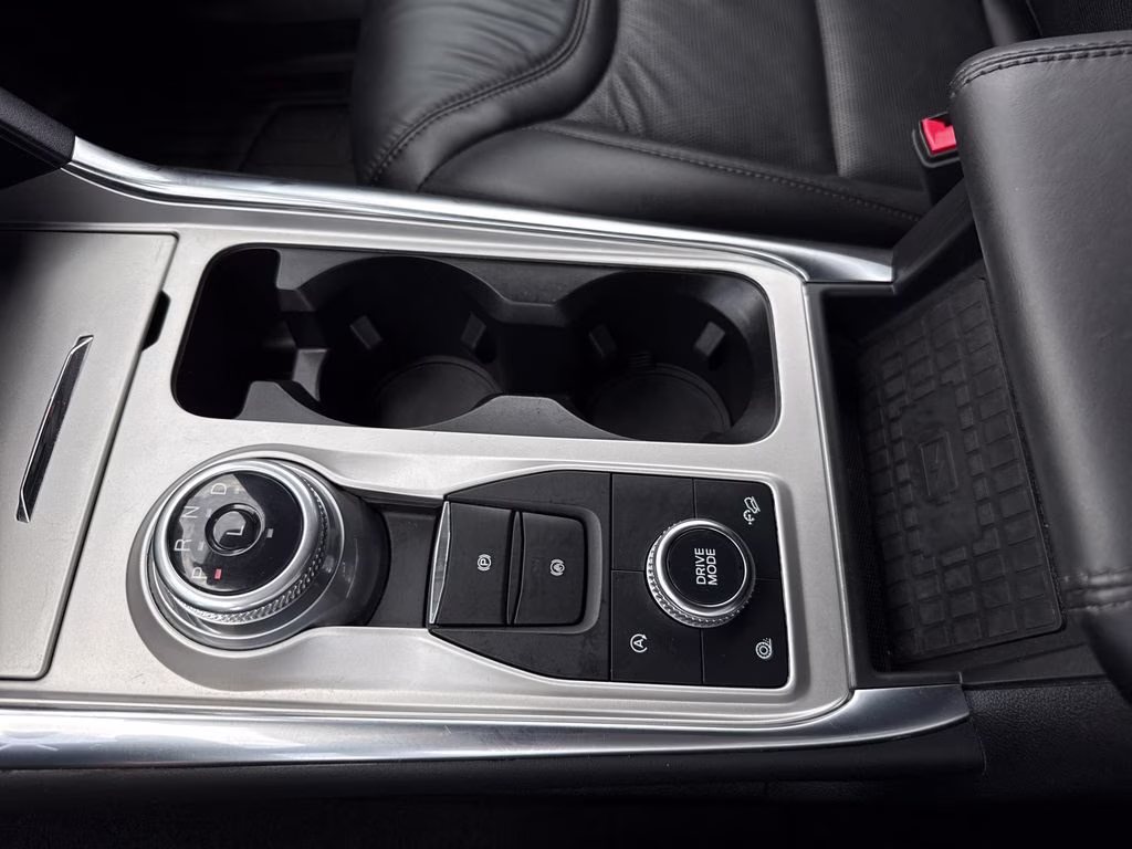 2022 Star White Metallic Tri-Coat Ford Explorer Platinum 4X4 SUV